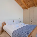 V And H House - Cozy & Ideal For Families, By Zantewize