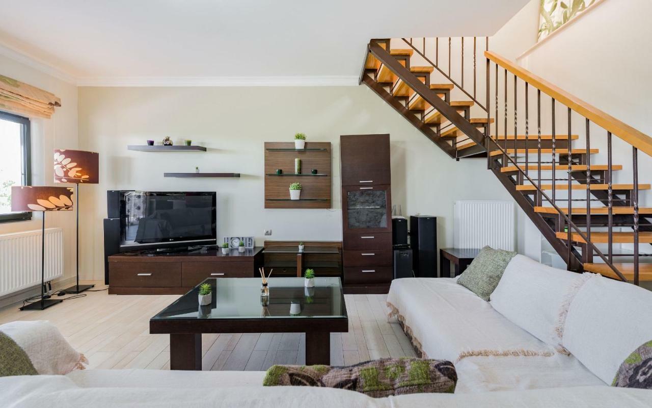 V And H House - Cozy & Ideal For Families, By Zantewize